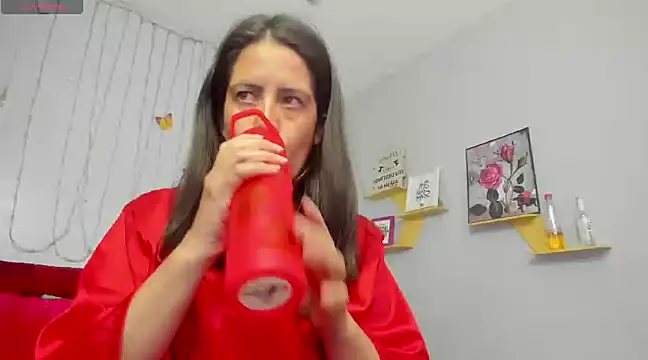 Snapshot of kathina_giraldo chatting on 02.01.25 kathina giraldo online show from 02.01.25