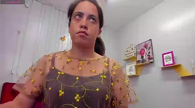 Snapshot of kathina_giraldo chatting on 03.11.25 kathina giraldo online show from 03.11.25