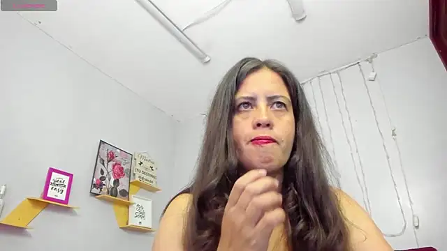 Snapshot of kathina_giraldo chatting on 03.19.25 kathina giraldo online show from 03.19.25