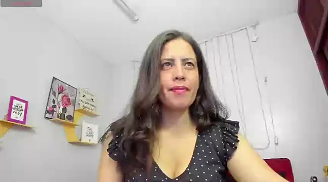 Snapshot of kathina_giraldo chatting on 03.21.25 kathina giraldo online show from 03.21.25