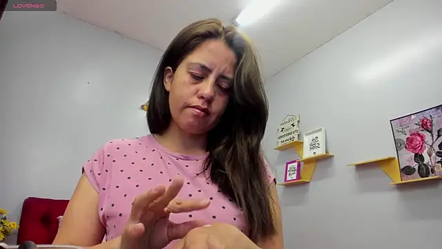 Snapshot of kathina_giraldo chatting on 10.03.25 kathina giraldo online show from 10.03.25