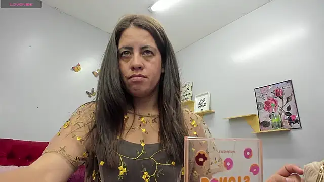 Snapshot of kathina_giraldo chatting on 10.15.25 kathina giraldo online show from 10.15.25