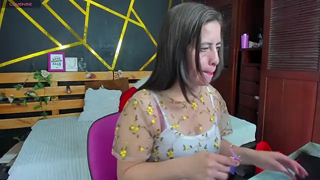 Snapshot of kathina_giraldo chatting on 10.20.25 kathina giraldo online show from 10.20.25