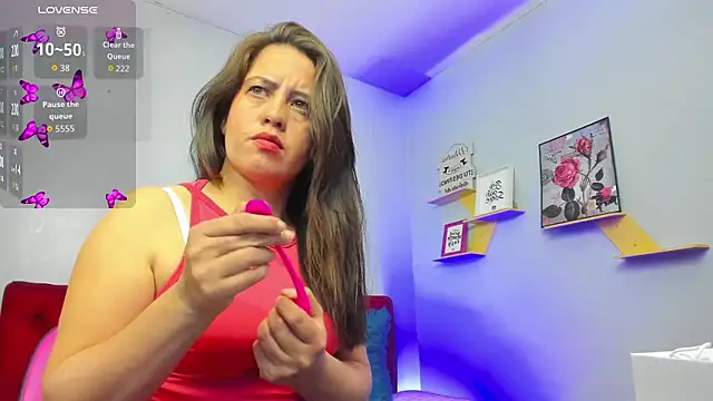 Snapshot of kathina_giraldo chatting on 10.26.25 kathina giraldo online show from 10.26.25