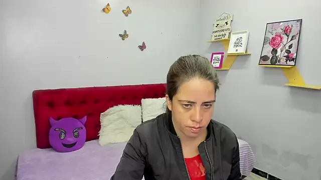 Snapshot of kathina_giraldo chatting on 11.13.25 kathina giraldo online show from 11.13.25