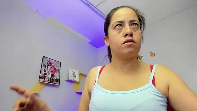 Snapshot of kathina_giraldo chatting on 11.26.25 kathina giraldo online show from 11.26.25