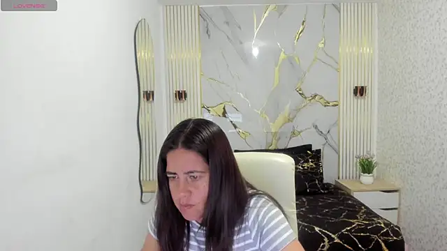 Snapshot of kathina_giraldo chatting on 03.26.26 kathina giraldo online show from 03.26.26