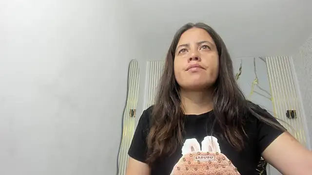 Snapshot of kathina_giraldo chatting on 03.28.26 kathina giraldo online show from 03.28.26