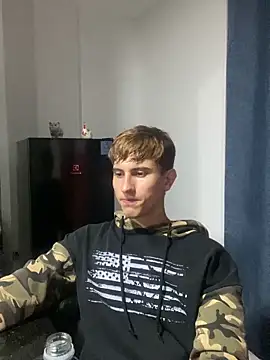 Snapshot of oliver_Lz chatting on 10.15.25 oliver Lz online show from 10.15.25