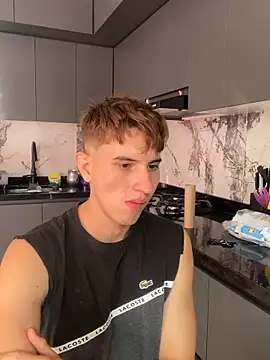 Snapshot of oliver_Lz chatting on 10.19.25 oliver Lz online show from 10.19.25