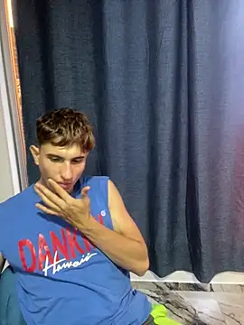 Snapshot of oliver_Lz chatting on 10.22.25 oliver Lz online show from 10.22.25