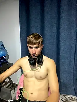 Snapshot of oliver_Lz chatting on 10.27.25 oliver Lz online show from 10.27.25