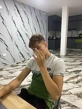 Snapshot of oliver_Lz chatting on 10.29.25 oliver Lz online show from 10.29.25