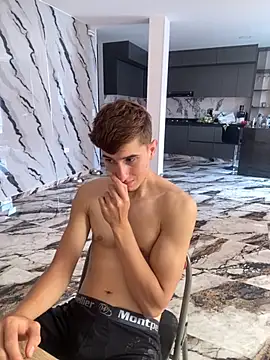 Snapshot of oliver_Lz chatting on 11.05.25 oliver Lz online show from 11.05.25