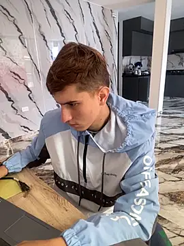 Snapshot of oliver_Lz chatting on 11.06.25 oliver Lz online show from 11.06.25