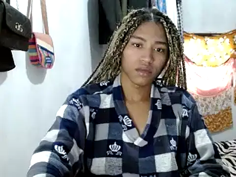 Snapshot of miriam775 chatting on 02.08.25 miriam775 online show from 02.08.25