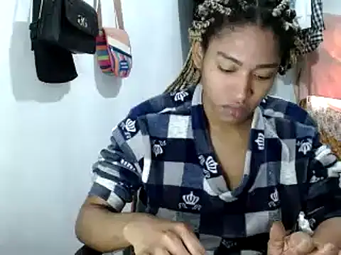 Snapshot of miriam775 chatting on 02.09.25 miriam775 online show from 02.09.25