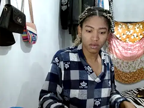 Snapshot of miriam775 chatting on 02.11.25 miriam775 online show from 02.11.25