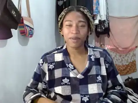 Snapshot of miriam775 chatting on 02.14.25 miriam775 online show from 02.14.25