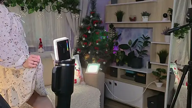 Snapshot of KiraLiLime chatting on 02.11.25 KiraLiLime online show from 02.11.25