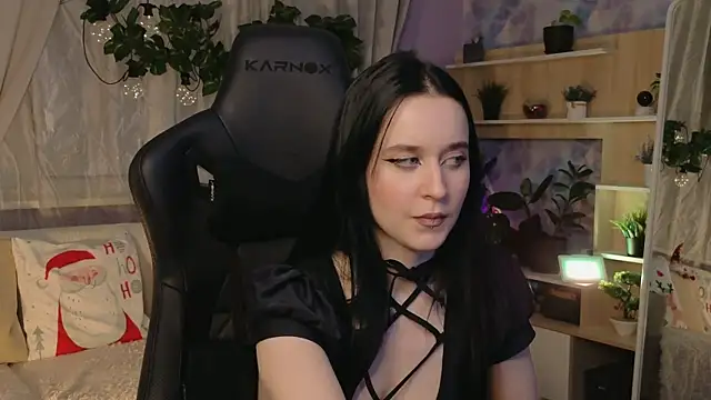 Snapshot of KiraLiLime chatting on 02.12.25 KiraLiLime online show from 02.12.25