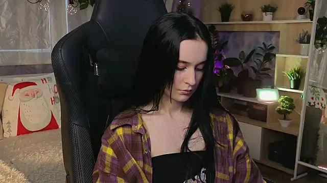 Snapshot of KiraLiLime chatting on 02.14.25 KiraLiLime online show from 02.14.25