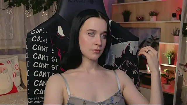 Snapshot of KiraLiLime chatting on 02.22.25 KiraLiLime online show from 02.22.25