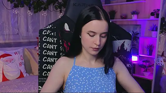 Snapshot of KiraLiLime chatting on 03.01.25 KiraLiLime online show from 03.01.25