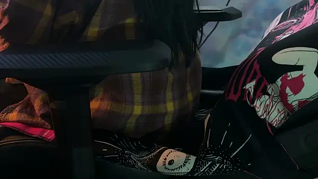 Snapshot of KiraLiLime chatting on 03.04.25 KiraLiLime online show from 03.04.25