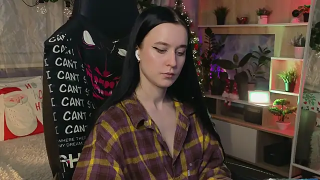 Snapshot of KiraLiLime chatting on 03.04.25 KiraLiLime online show from 03.04.25