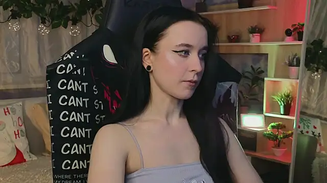 Snapshot of KiraLiLime chatting on 03.05.25 KiraLiLime online show from 03.05.25