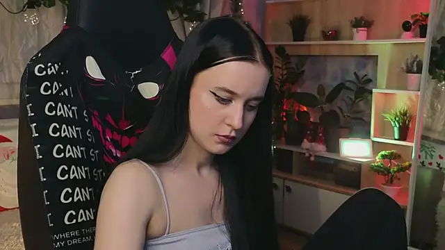 Snapshot of KiraLiLime chatting on 03.06.25 KiraLiLime online show from 03.06.25