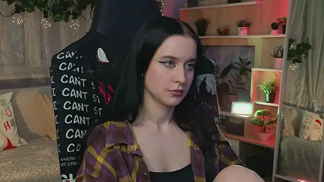 Snapshot of KiraLiLime chatting on 03.06.25 KiraLiLime online show from 03.06.25