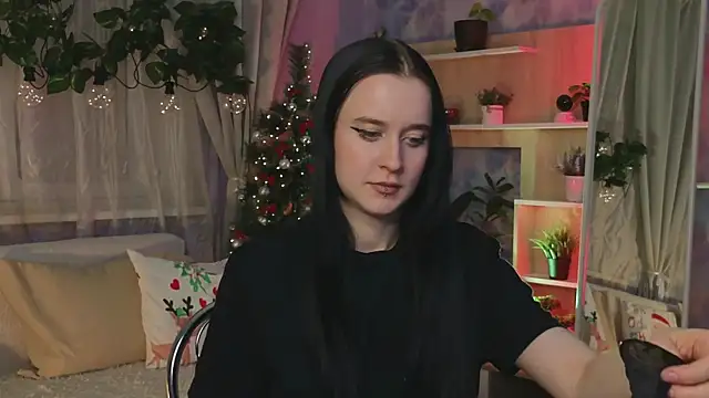 Snapshot of KiraLiLime chatting on 03.07.25 KiraLiLime online show from 03.07.25