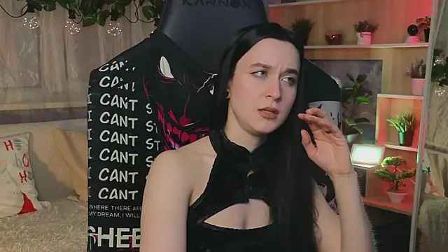 Snapshot of KiraLiLime chatting on 03.07.25 KiraLiLime online show from 03.07.25