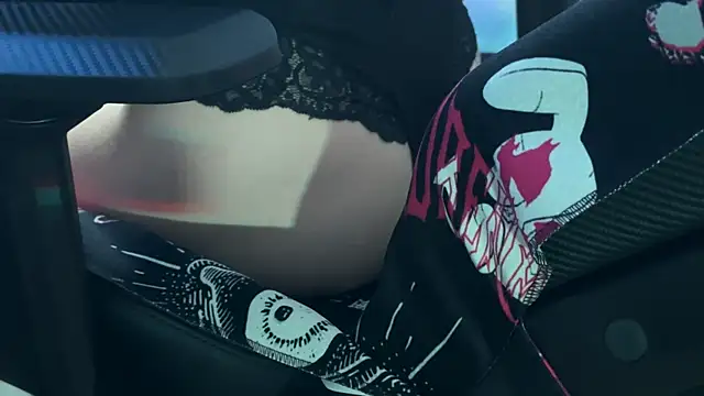 Snapshot of KiraLiLime chatting on 03.09.25 KiraLiLime online show from 03.09.25