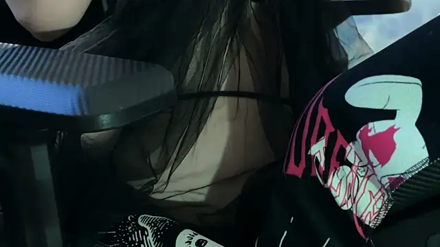 Snapshot of KiraLiLime chatting on 03.11.25 KiraLiLime online show from 03.11.25