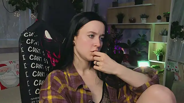 Snapshot of KiraLiLime chatting on 03.12.25 KiraLiLime online show from 03.12.25