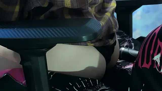 Snapshot of KiraLiLime chatting on 03.14.25 KiraLiLime online show from 03.14.25