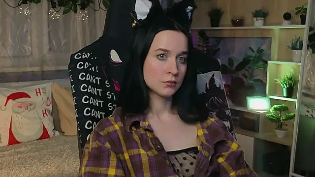 Snapshot of KiraLiLime chatting on 03.14.25 KiraLiLime online show from 03.14.25