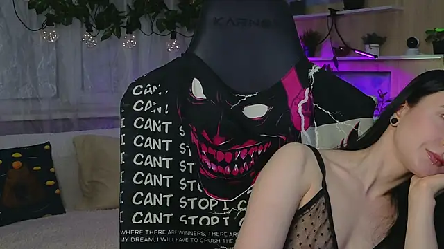 Snapshot of KiraLiLime chatting on 03.19.25 KiraLiLime online show from 03.19.25