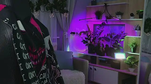 Snapshot of KiraLiLime chatting on 03.19.25 KiraLiLime online show from 03.19.25