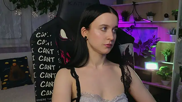 Snapshot of KiraLiLime chatting on 03.21.25 KiraLiLime online show from 03.21.25