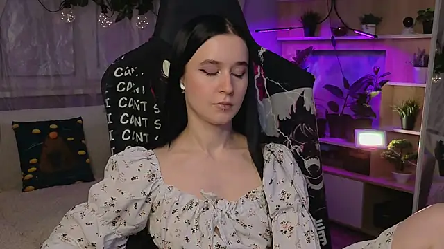 Snapshot of KiraLiLime chatting on 03.22.25 KiraLiLime online show from 03.22.25