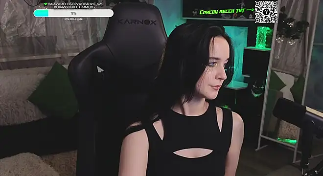 Snapshot of KiraLiLime chatting on 09.21.25 KiraLiLime online show from 09.21.25