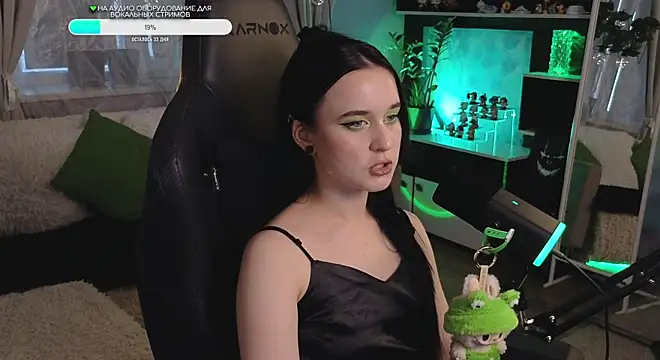 Snapshot of KiraLiLime chatting on 09.26.25 KiraLiLime online show from 09.26.25