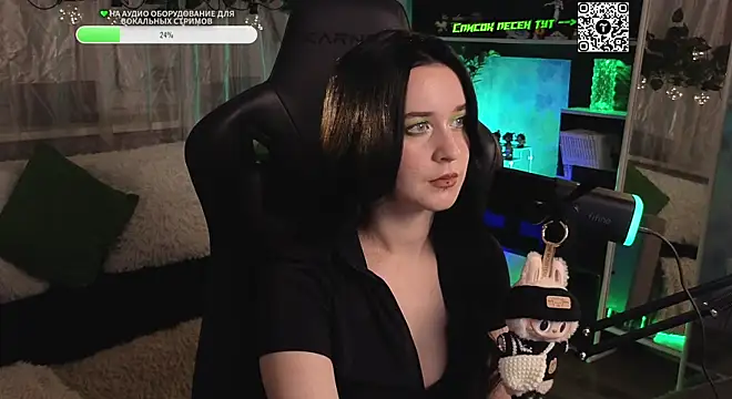 Snapshot of KiraLiLime chatting on 10.17.25 KiraLiLime online show from 10.17.25