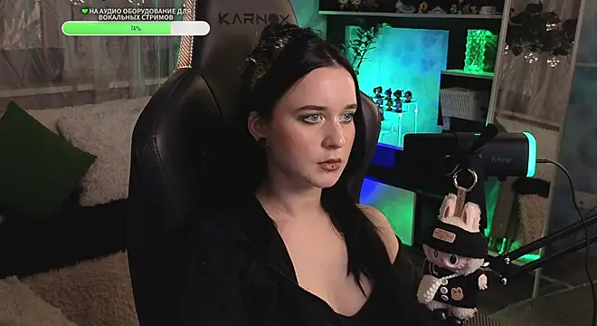 Snapshot of KiraLiLime chatting on 10.22.25 KiraLiLime online show from 10.22.25