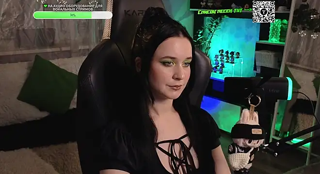 Snapshot of KiraLiLime chatting on 10.22.25 KiraLiLime online show from 10.22.25