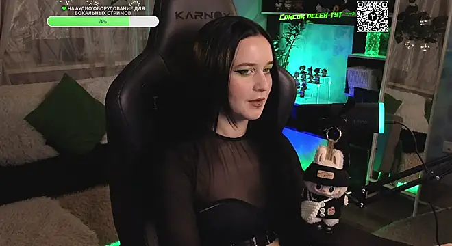 Snapshot of KiraLiLime chatting on 10.23.25 KiraLiLime online show from 10.23.25